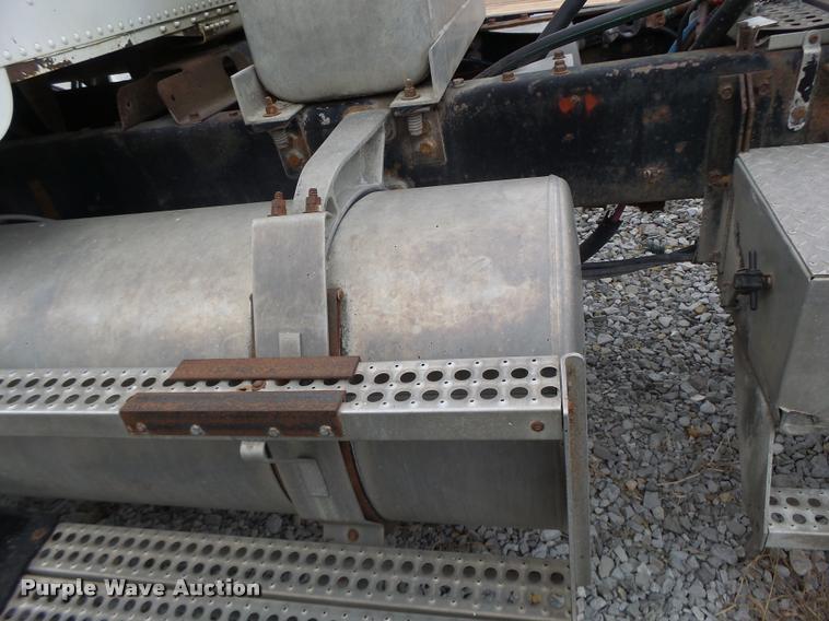 image for item DA3280 1987 Freightliner FLC-64T semi truck