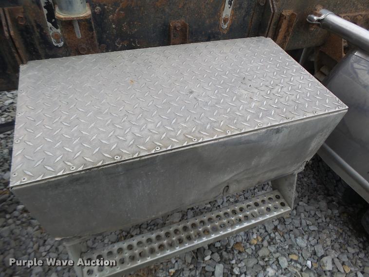 image for item DA3280 1987 Freightliner FLC-64T semi truck