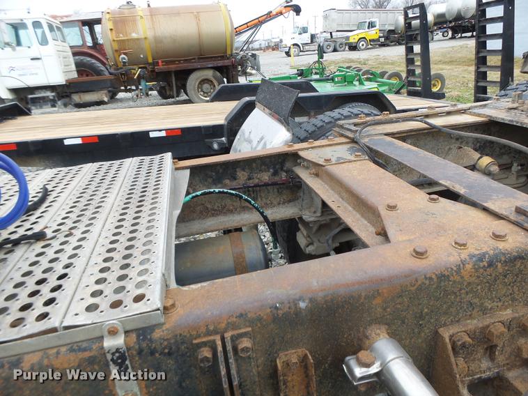 image for item DA3280 1987 Freightliner FLC-64T semi truck