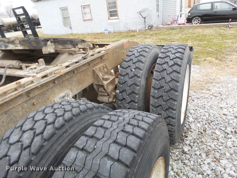 image for item DA3280 1987 Freightliner FLC-64T semi truck