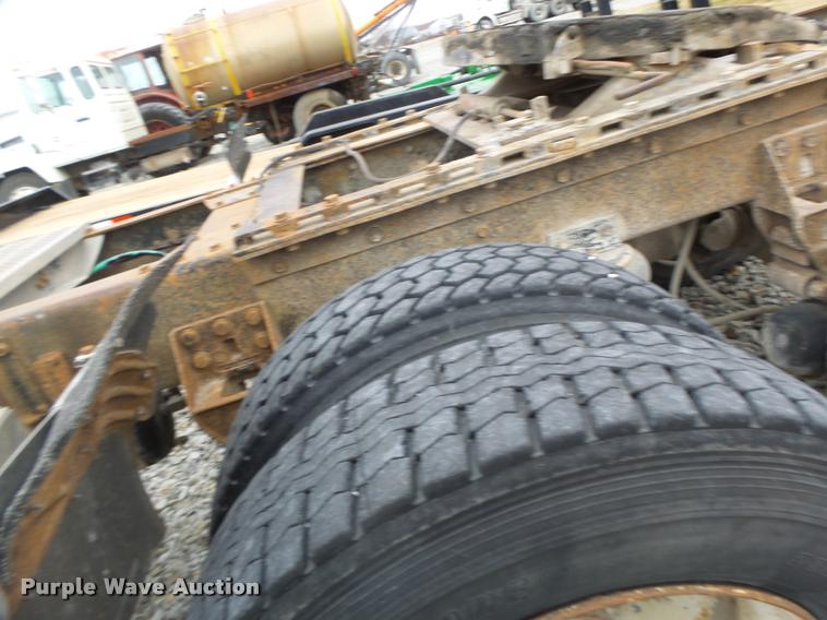 image for item DA3280 1987 Freightliner FLC-64T semi truck