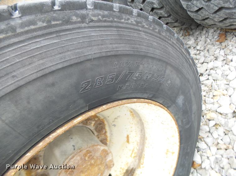 image for item DA3280 1987 Freightliner FLC-64T semi truck