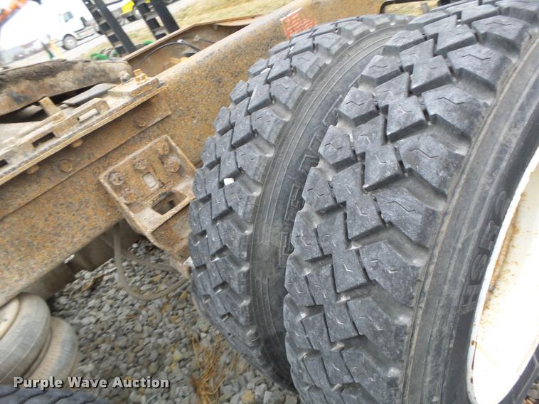 image for item DA3280 1987 Freightliner FLC-64T semi truck