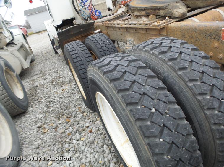 image for item DA3280 1987 Freightliner FLC-64T semi truck