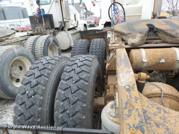 image for item DA3280 1987 Freightliner FLC-64T semi truck