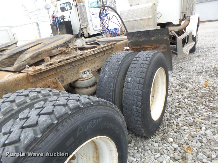 image for item DA3280 1987 Freightliner FLC-64T semi truck