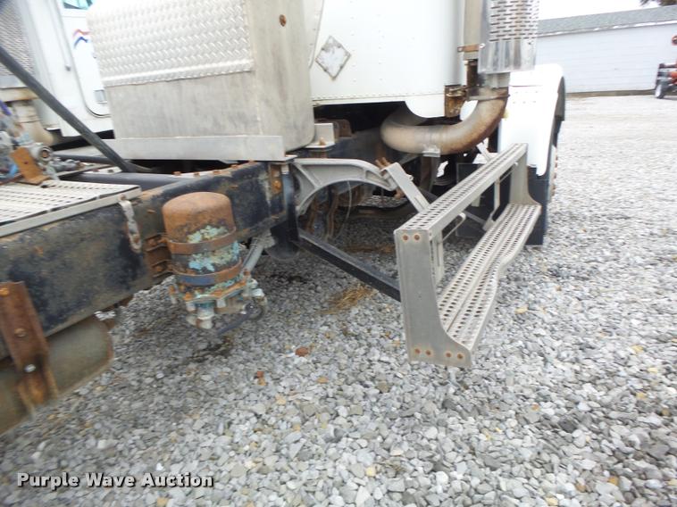 image for item DA3280 1987 Freightliner FLC-64T semi truck