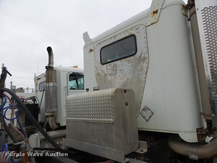 image for item DA3280 1987 Freightliner FLC-64T semi truck