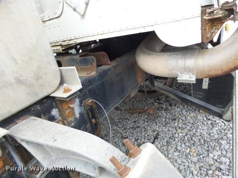 image for item DA3280 1987 Freightliner FLC-64T semi truck