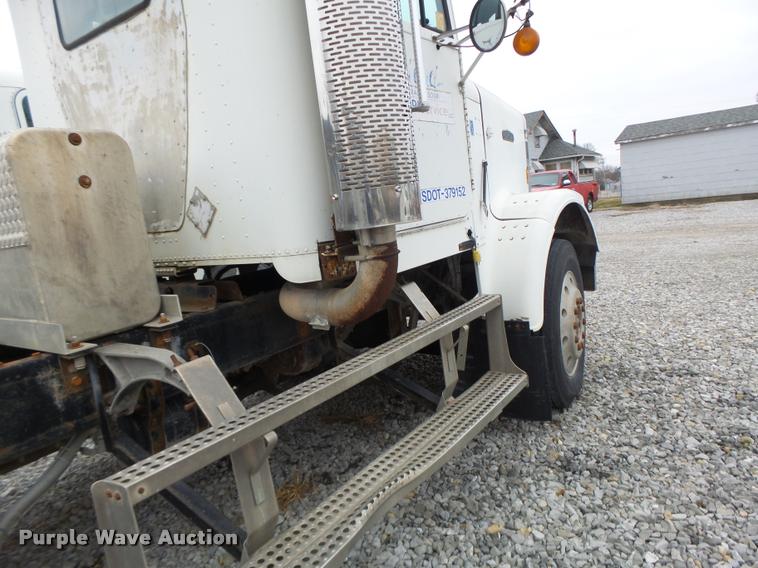 image for item DA3280 1987 Freightliner FLC-64T semi truck