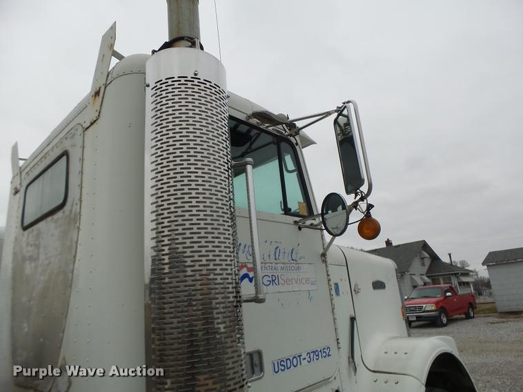 image for item DA3280 1987 Freightliner FLC-64T semi truck