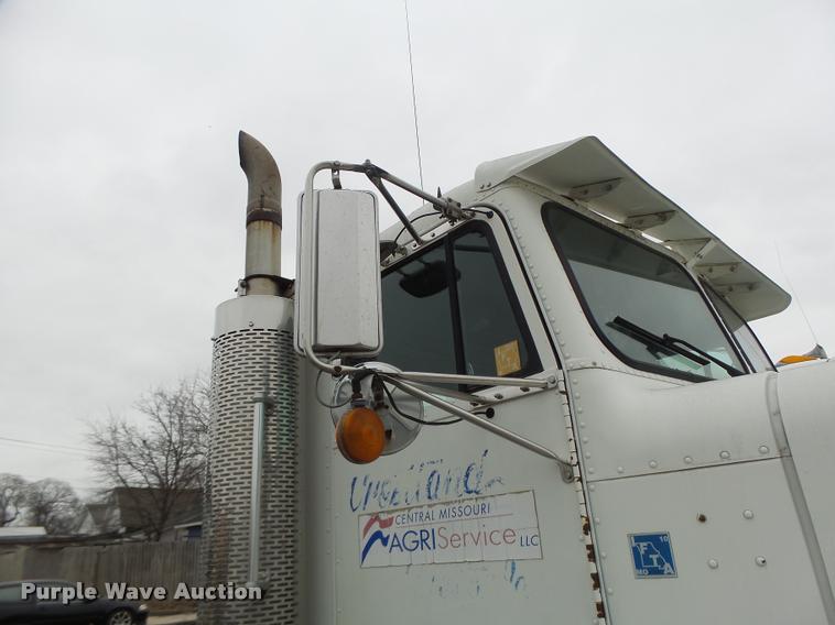 image for item DA3280 1987 Freightliner FLC-64T semi truck