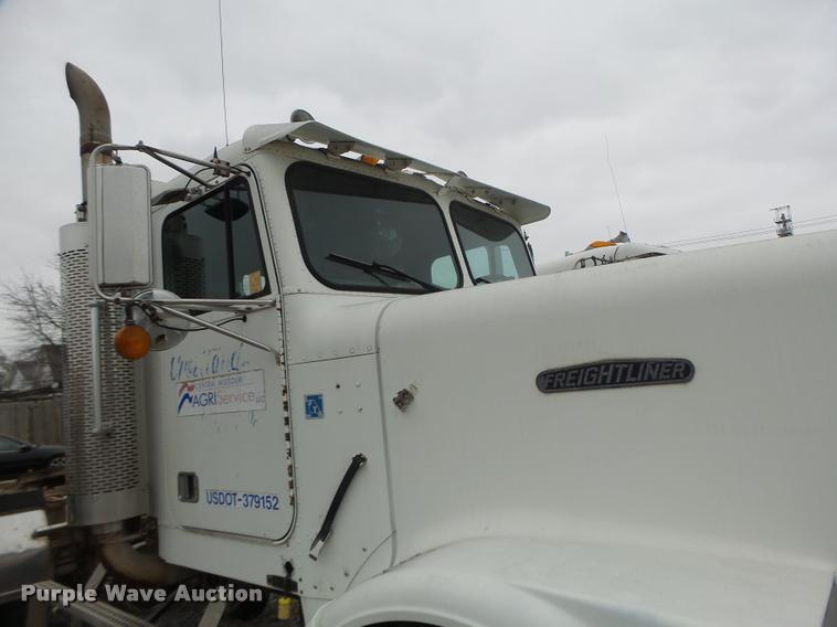 image for item DA3280 1987 Freightliner FLC-64T semi truck