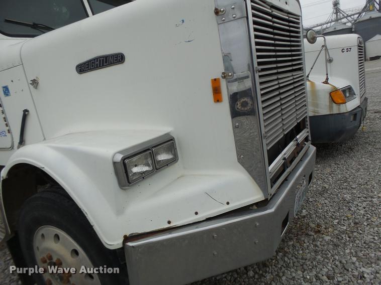 image for item DA3280 1987 Freightliner FLC-64T semi truck