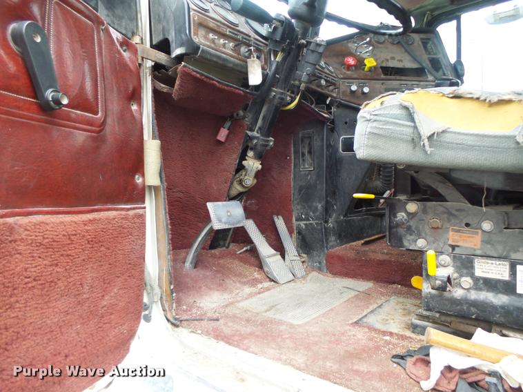 image for item DA3280 1987 Freightliner FLC-64T semi truck