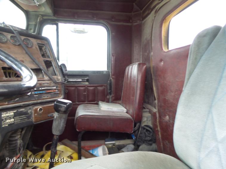 image for item DA3280 1987 Freightliner FLC-64T semi truck