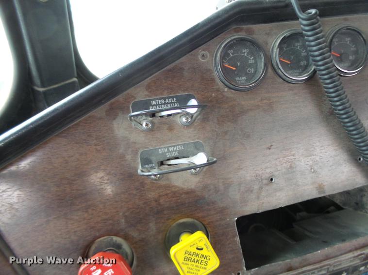 image for item DA3280 1987 Freightliner FLC-64T semi truck