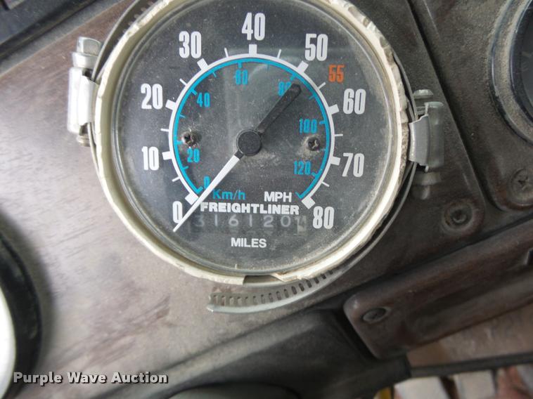 image for item DA3280 1987 Freightliner FLC-64T semi truck