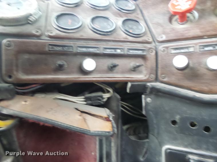 image for item DA3280 1987 Freightliner FLC-64T semi truck