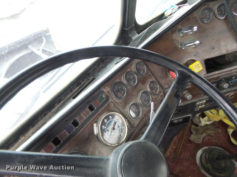 image for item DA3280 1987 Freightliner FLC-64T semi truck