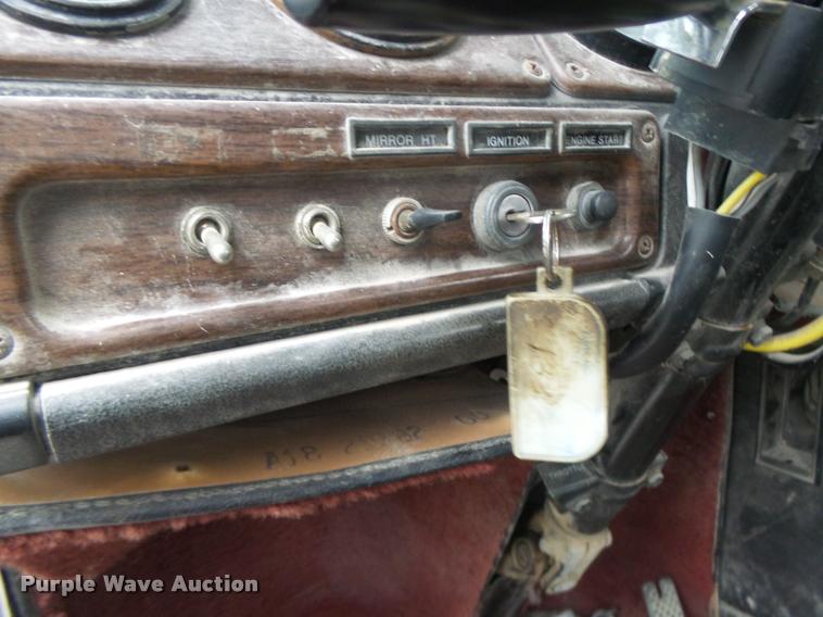 image for item DA3280 1987 Freightliner FLC-64T semi truck