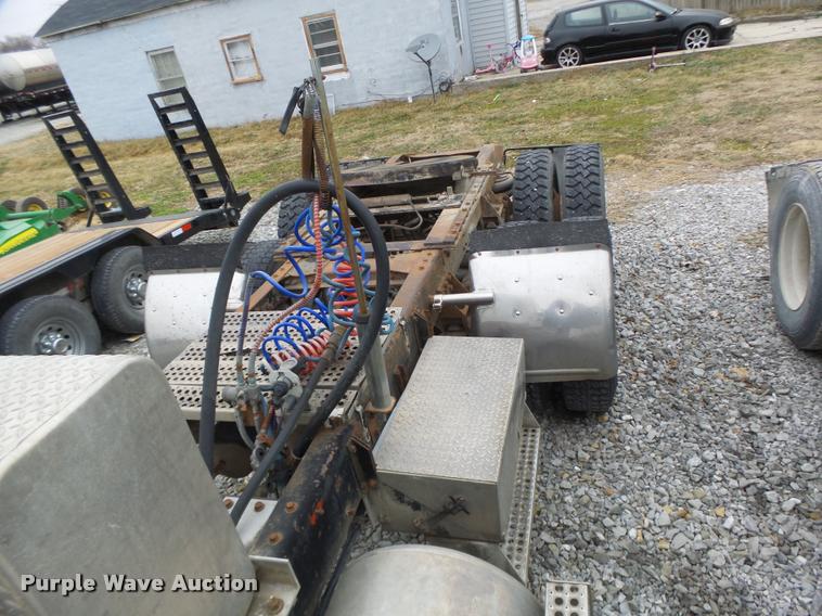 image for item DA3280 1987 Freightliner FLC-64T semi truck