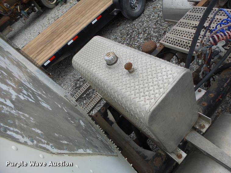 image for item DA3280 1987 Freightliner FLC-64T semi truck