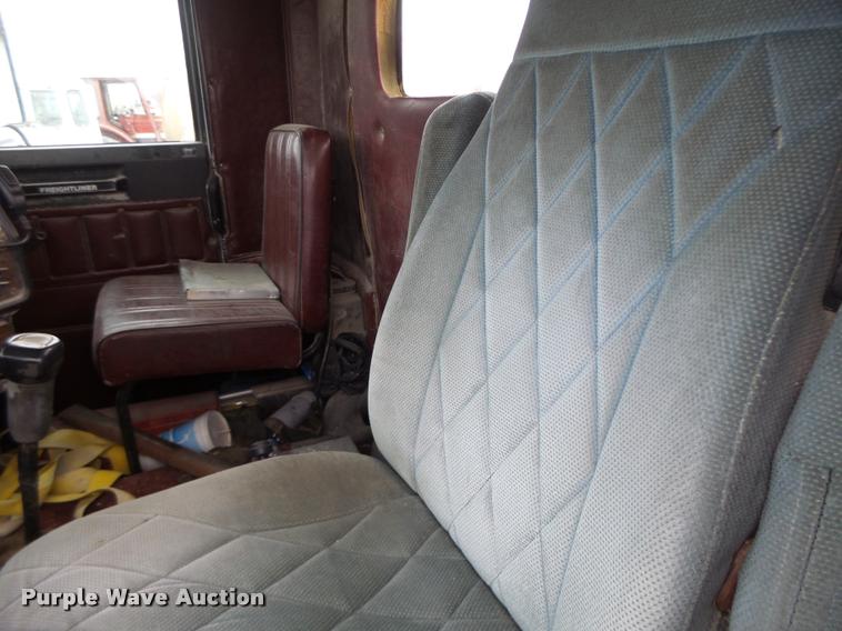 image for item DA3280 1987 Freightliner FLC-64T semi truck