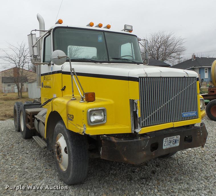 image for item DA3281 1996 Volvo WG semi truck