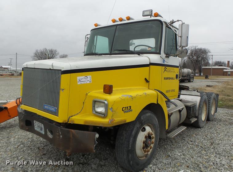 image for item DA3281 1996 Volvo WG semi truck