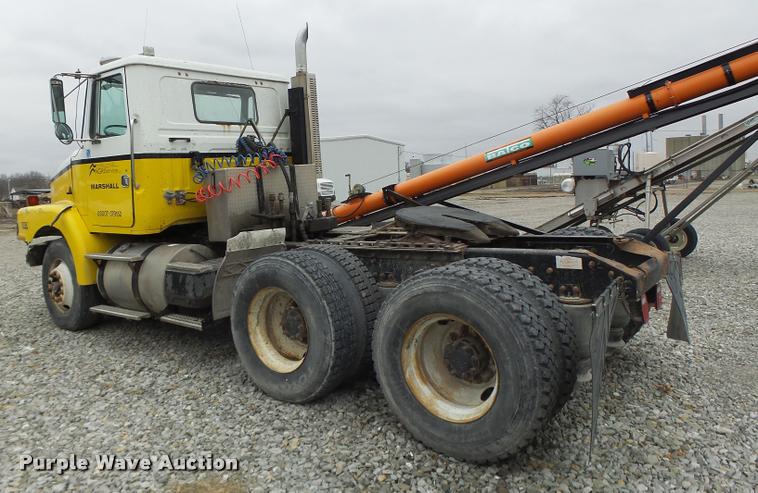 image for item DA3281 1996 Volvo WG semi truck