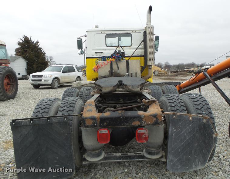 image for item DA3281 1996 Volvo WG semi truck