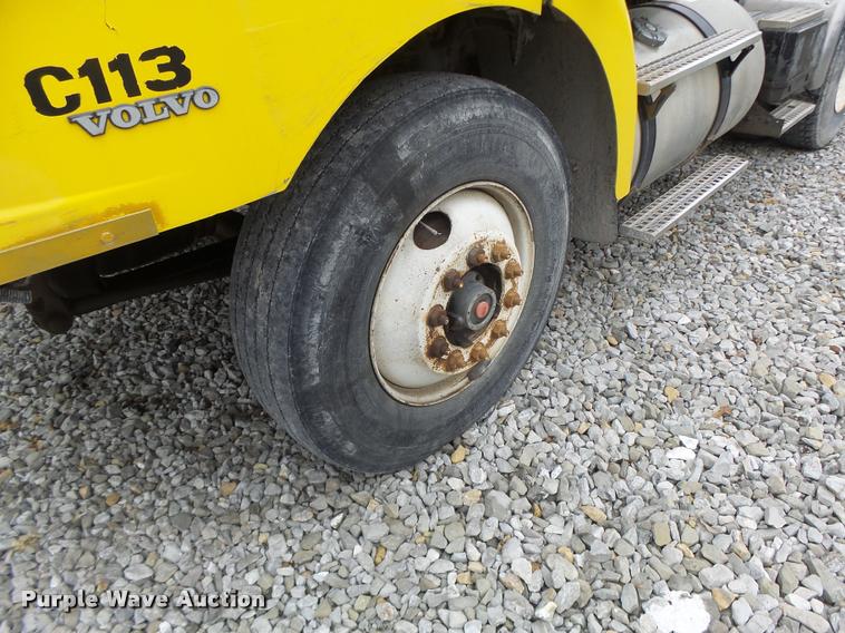 image for item DA3281 1996 Volvo WG semi truck