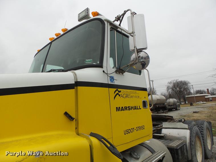 image for item DA3281 1996 Volvo WG semi truck