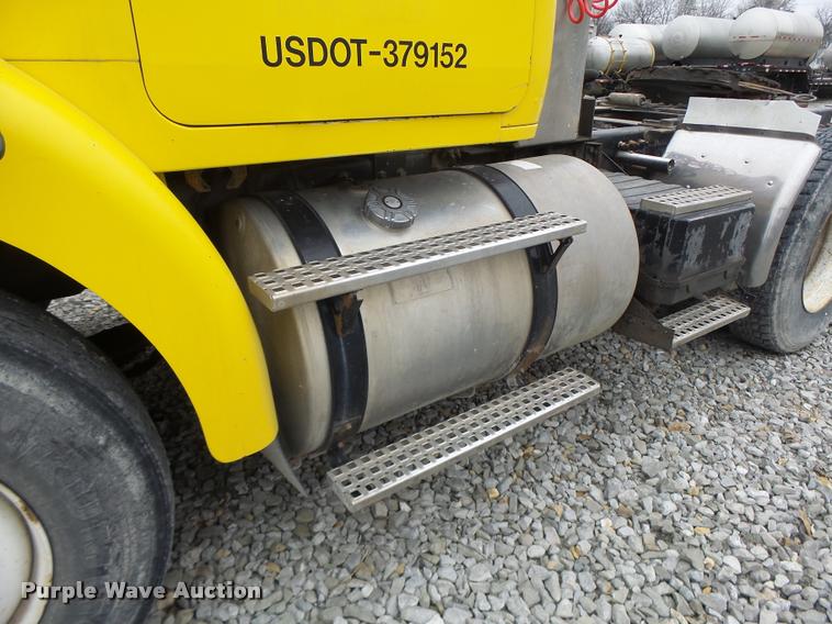 image for item DA3281 1996 Volvo WG semi truck