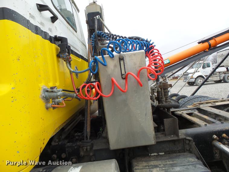 image for item DA3281 1996 Volvo WG semi truck