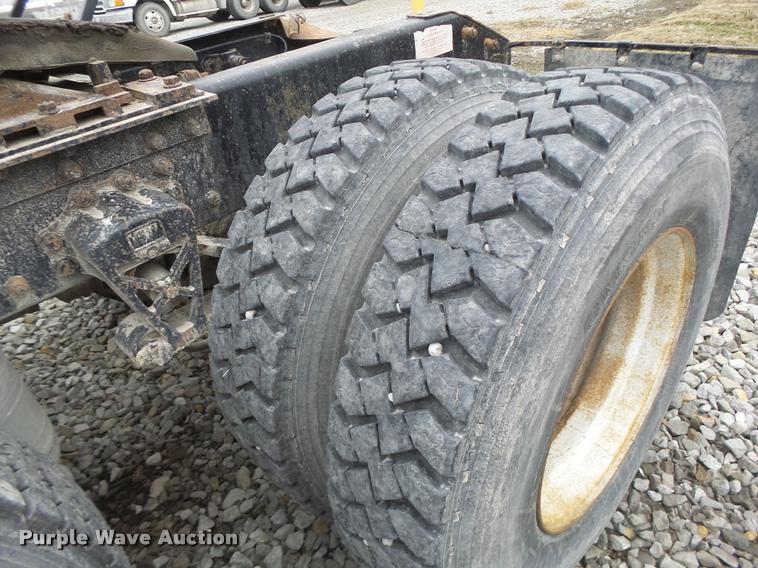 image for item DA3281 1996 Volvo WG semi truck