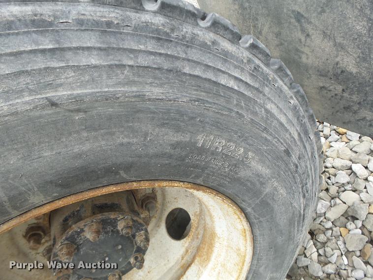 image for item DA3281 1996 Volvo WG semi truck