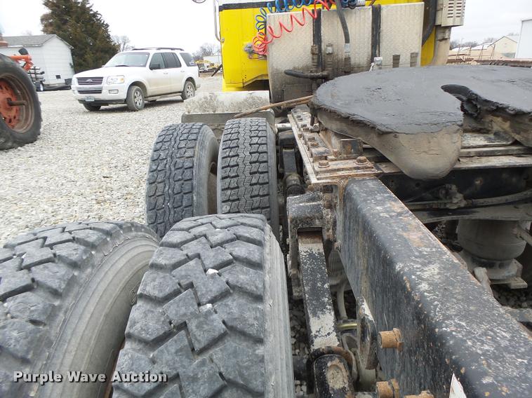 image for item DA3281 1996 Volvo WG semi truck