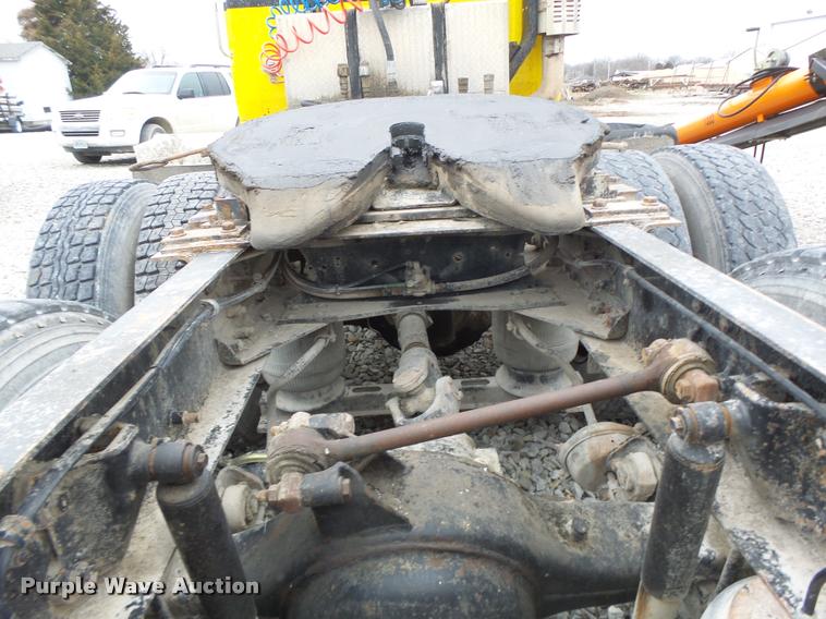 image for item DA3281 1996 Volvo WG semi truck