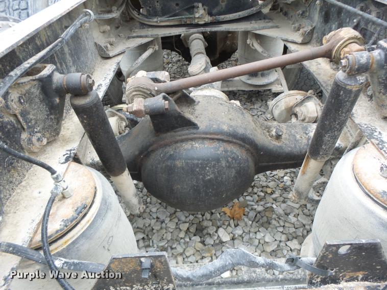 image for item DA3281 1996 Volvo WG semi truck