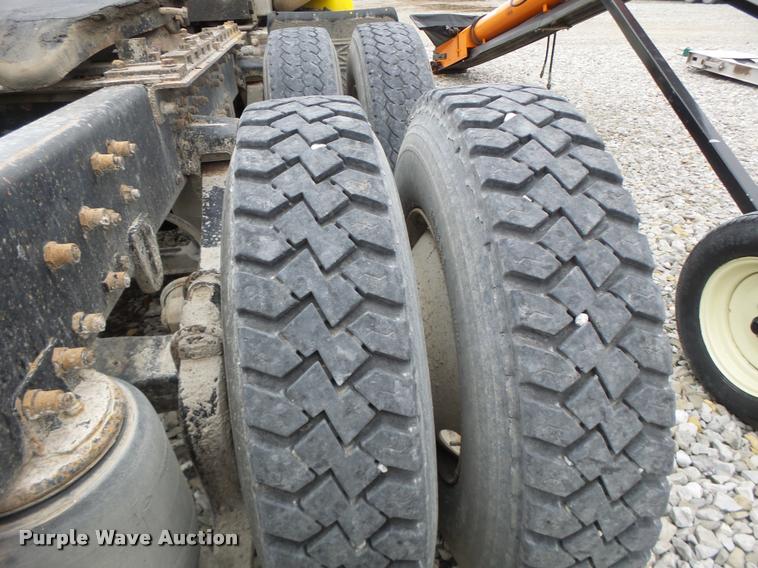 image for item DA3281 1996 Volvo WG semi truck