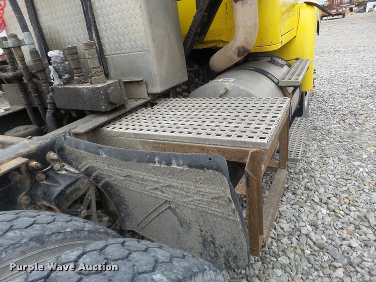 image for item DA3281 1996 Volvo WG semi truck