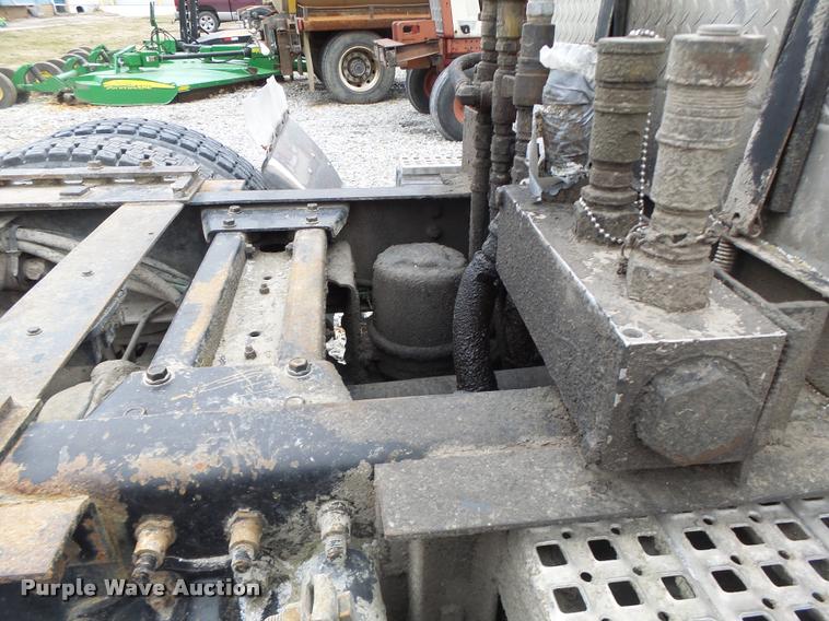 image for item DA3281 1996 Volvo WG semi truck