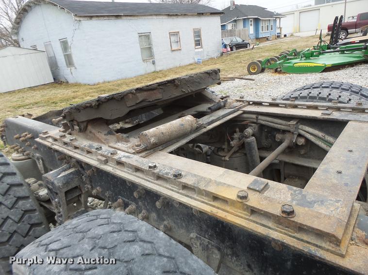 image for item DA3281 1996 Volvo WG semi truck