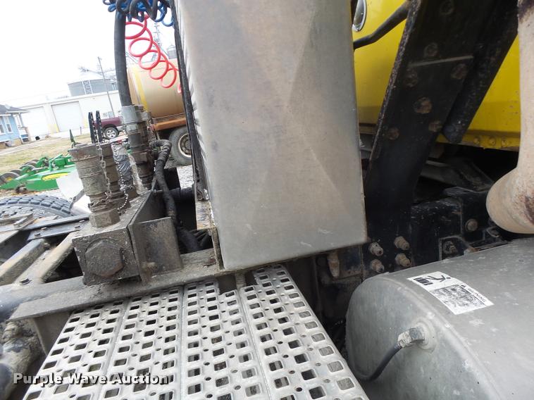 image for item DA3281 1996 Volvo WG semi truck