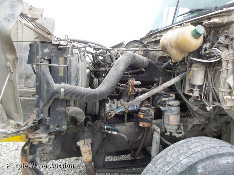 image for item DA3281 1996 Volvo WG semi truck