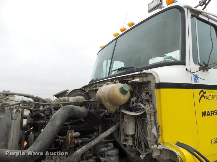 image for item DA3281 1996 Volvo WG semi truck