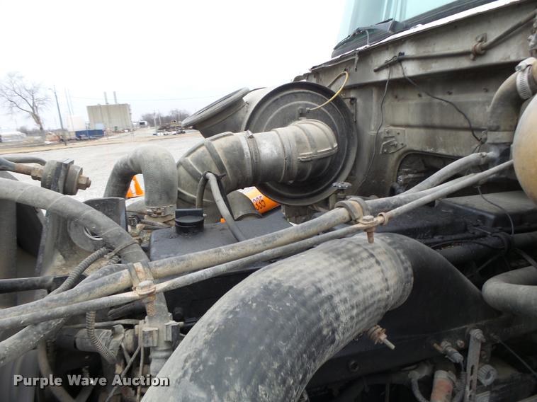 image for item DA3281 1996 Volvo WG semi truck