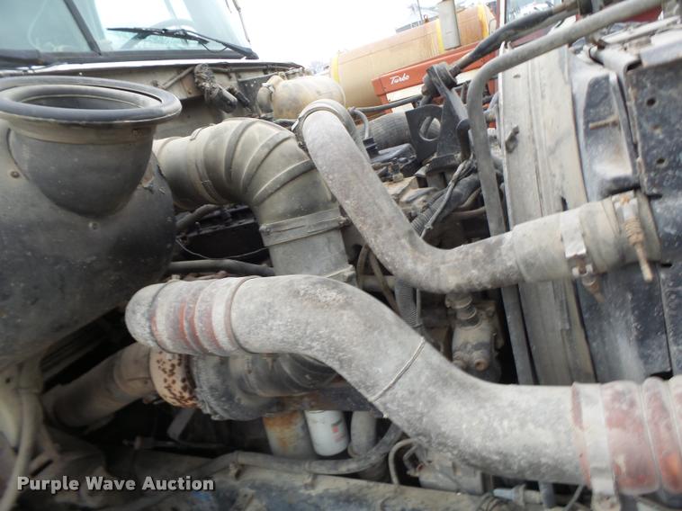 image for item DA3281 1996 Volvo WG semi truck